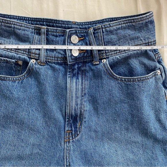 BDG Urban Outfitters Double-Button HighWaisted Mom Jean Size 30 Medium Wash NWOT - Picture 2 of 12